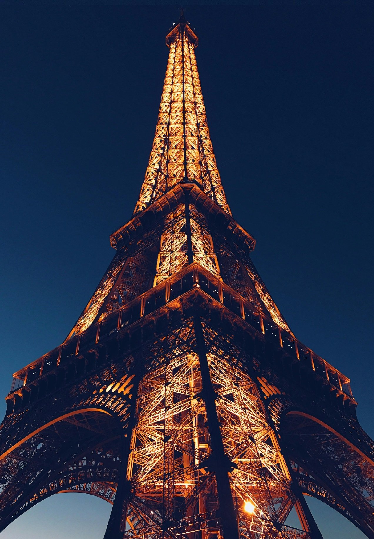 When it comes to dining out in the United Kingdom, there is no shortage of incredible restaurants to choose from. From fine dining establishments to cozy local eateries, the UK has a vibrant food scene that caters to all tastes and preferences. In this article, we will explore some of the top restaurants in the United Kingdom that have garnered praise for their exceptional culinary offerings.